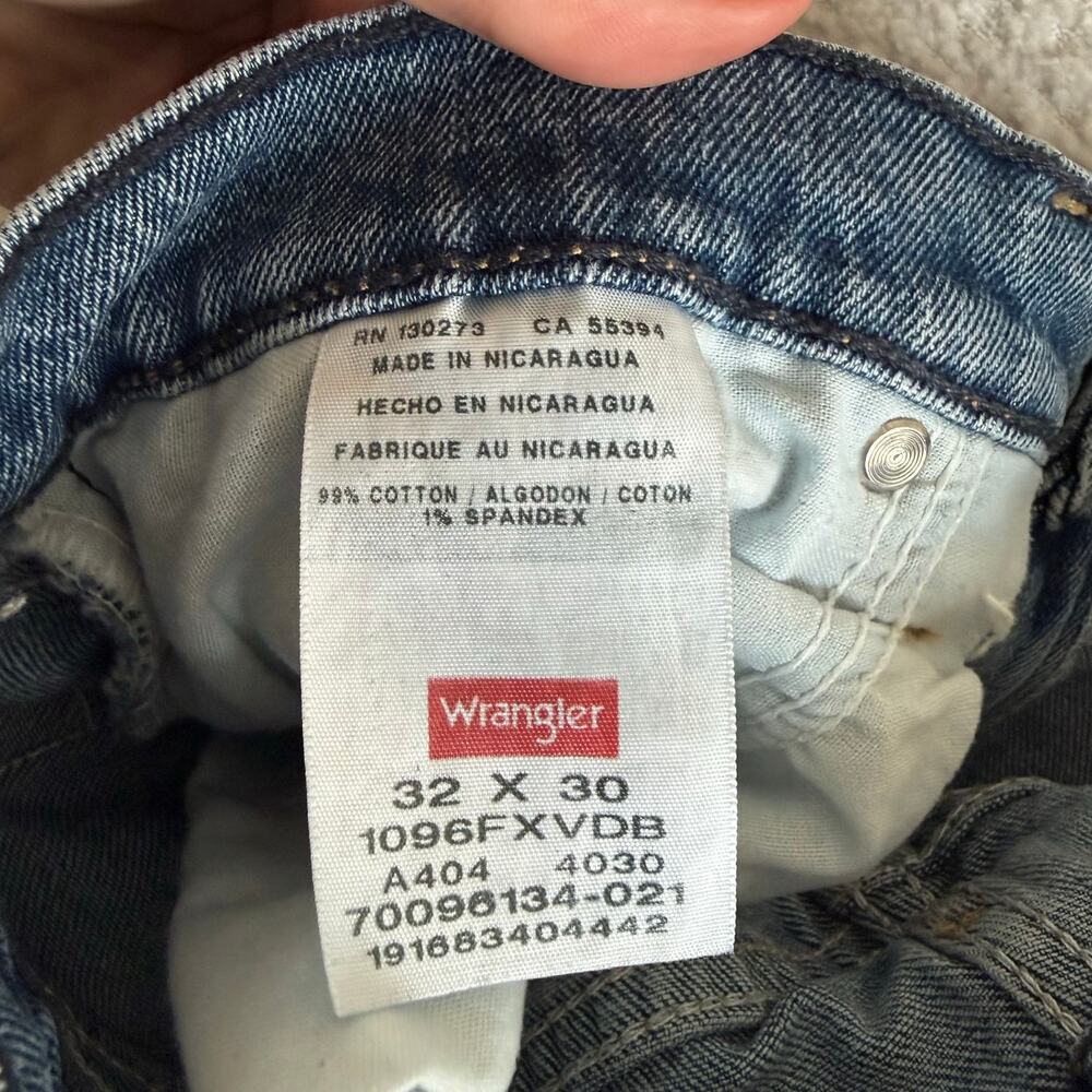Wrangler womens cut off shorts light wash 32x30 denim summer - Picture 7 of 7